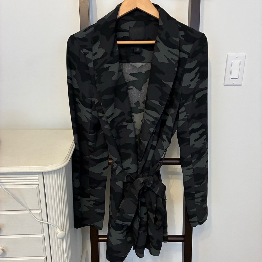 Maison 500 Camouflage Belted cardigan style-blazer. Size medium. Almost new!